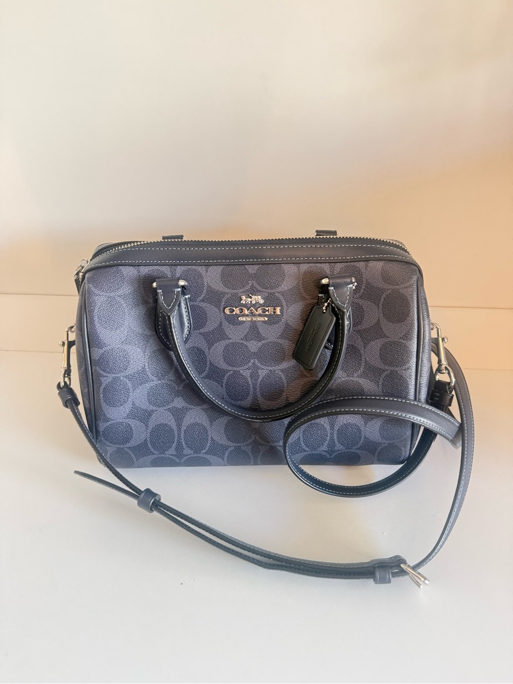Coach Signature Canvas Medium Rowan